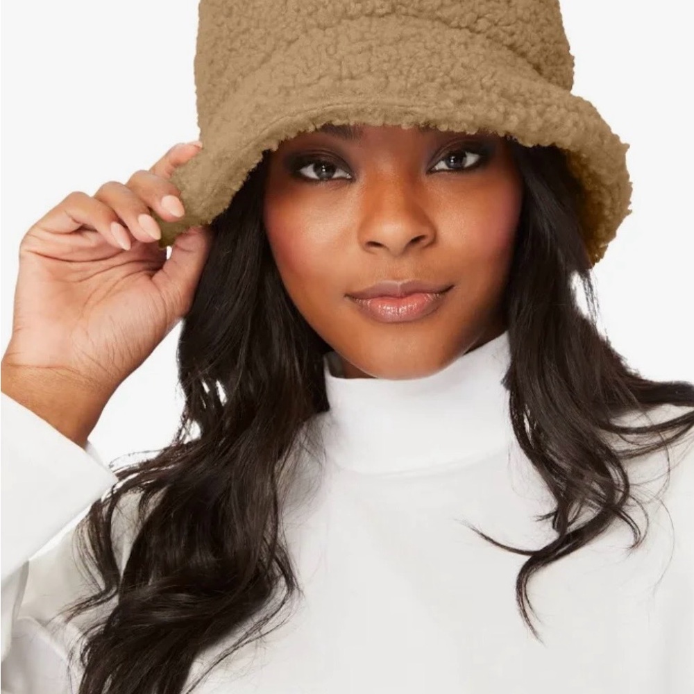 ATHLETA Cozy Ivory Sherpa Bucket Hat